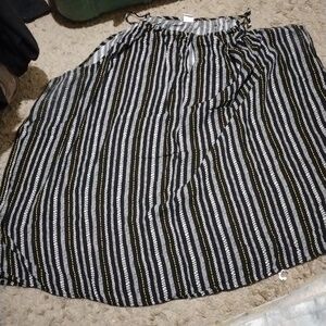 Old Navy XXL black, white, and yellow vertical keyhole striped tank top